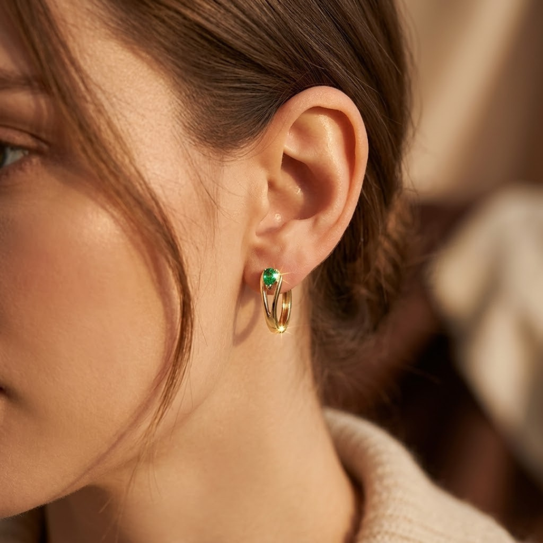 Brincos de Argola com Acento em Ouro e Esmeralda