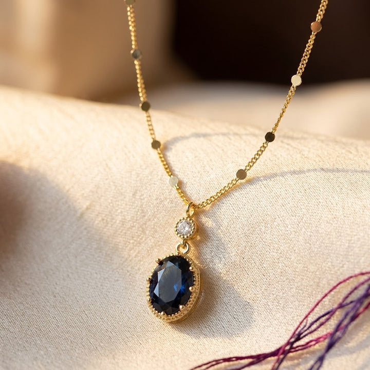 Colar de Gota Oval de Safira Dourada