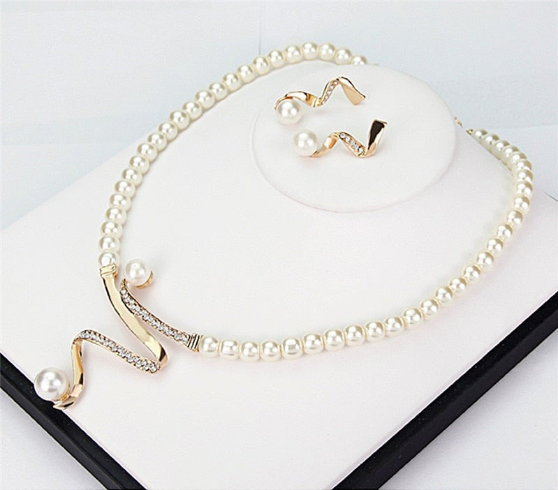 Conjunto de Colar e Brincos de Pérolas Naturais